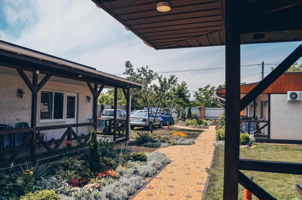 Три Кошки Chornomorsk Exterior foto