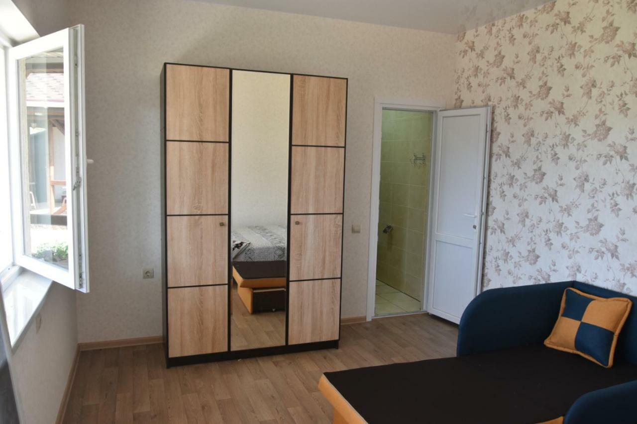 Три Кошки Chornomorsk Exterior foto