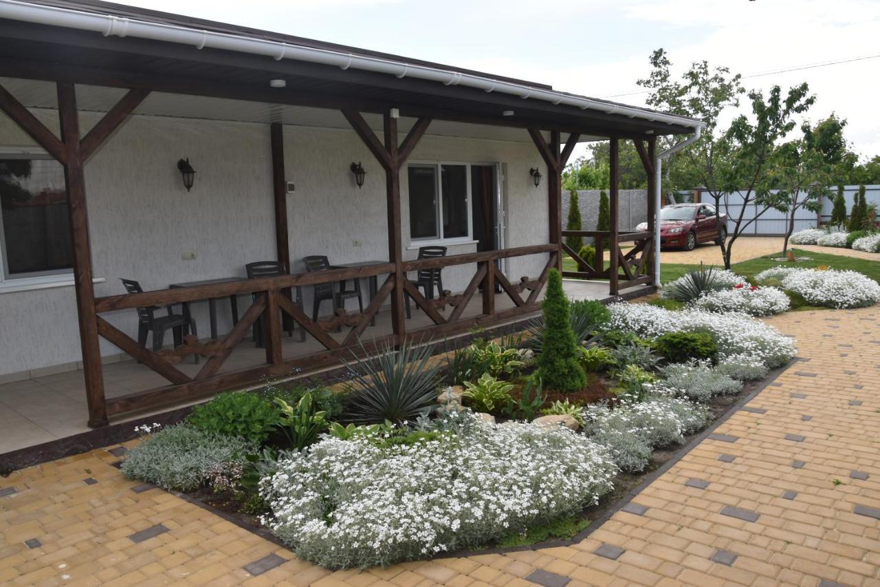 Три Кошки Chornomorsk Exterior foto